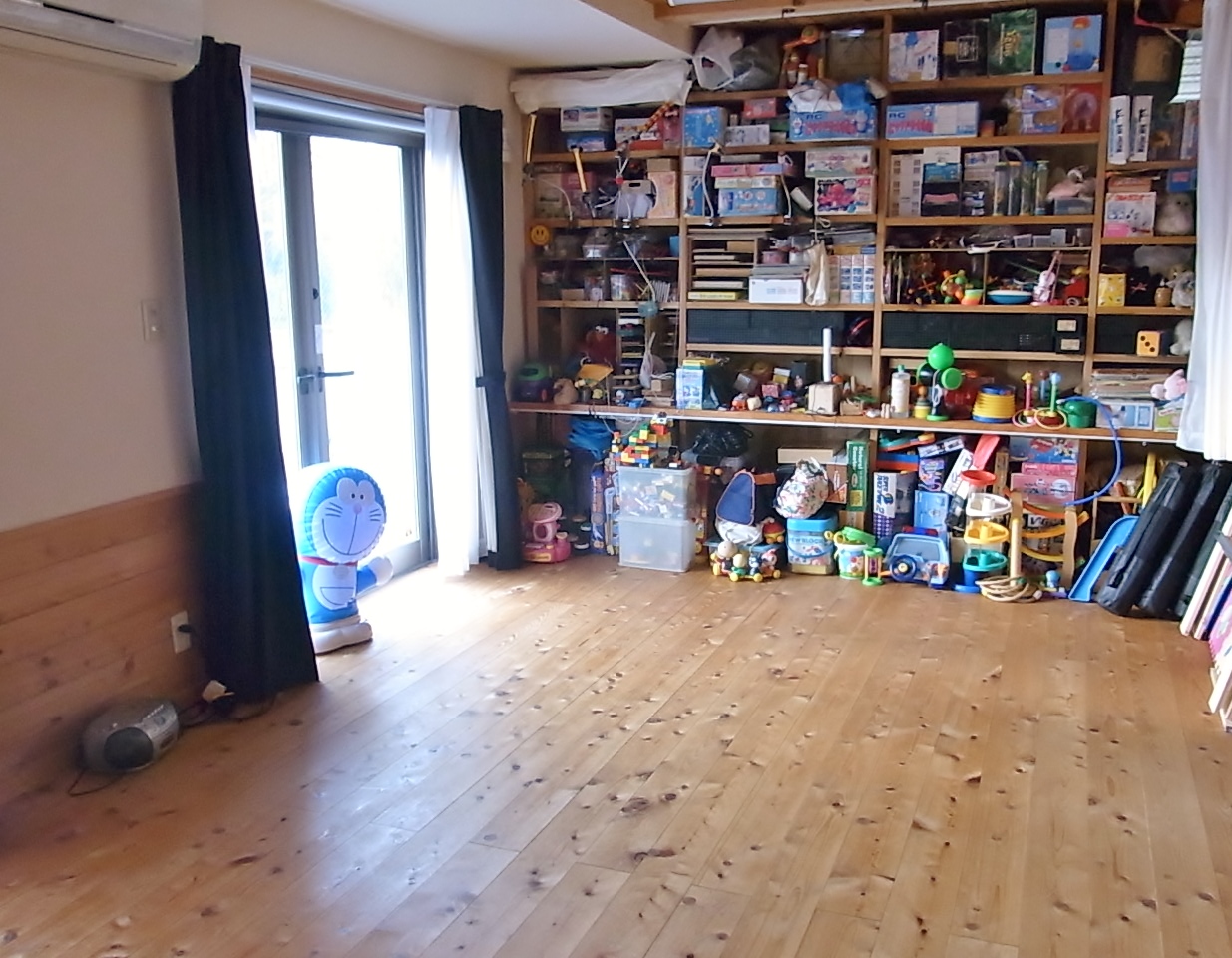 おもちゃと絵本の部屋